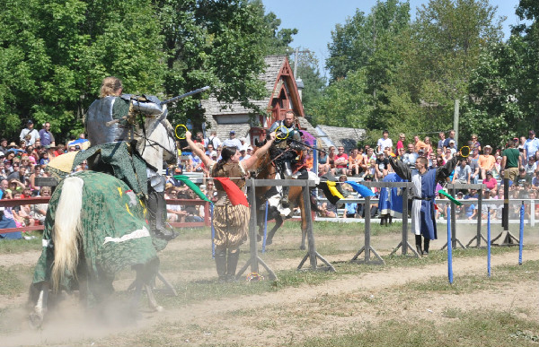 RoundTable Productions brings joust horses to the Michigan Renaissance Festival