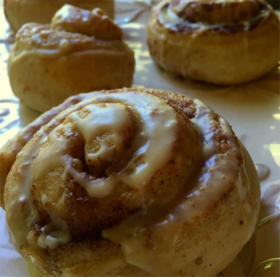 cinnamon rolls medicine bow lodge