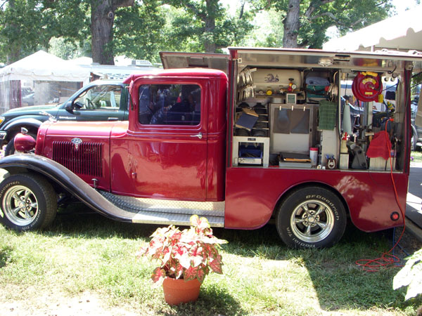 Farrier truck