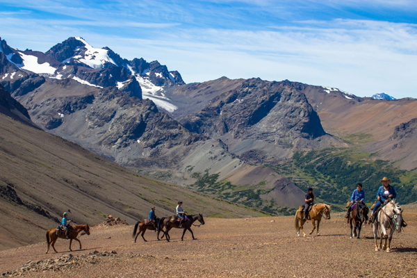 horseback riding in chilcotin mountains 