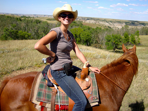 Jessie Veeder riding horses