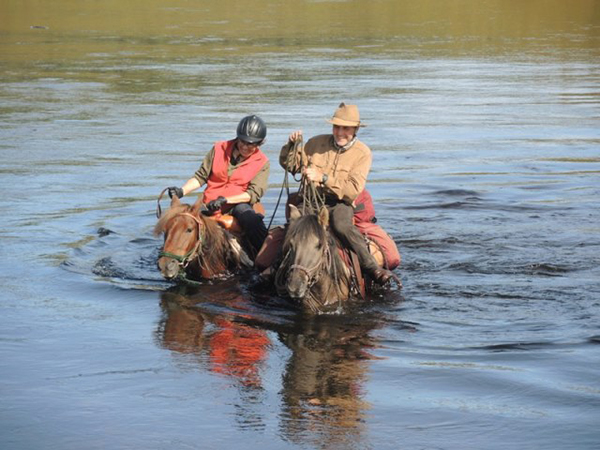 Mongolia horseback riding vacations