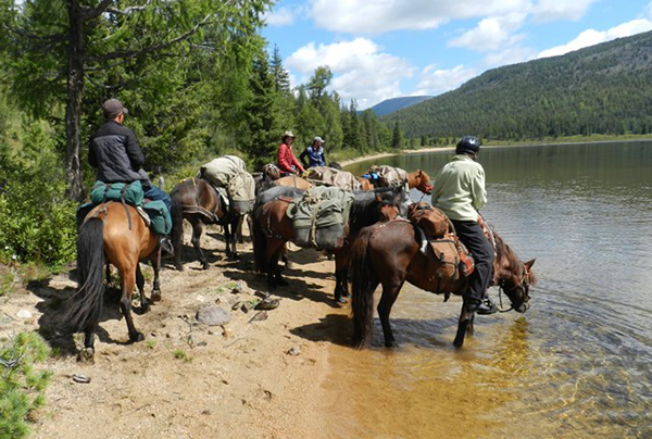 Mongolia horseback riding vacations