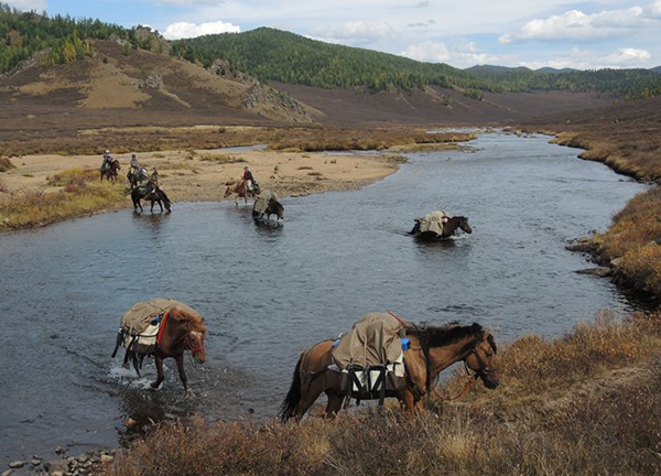 Mongolia horseback riding vacations