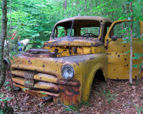 old car Buffalo River Tennessee