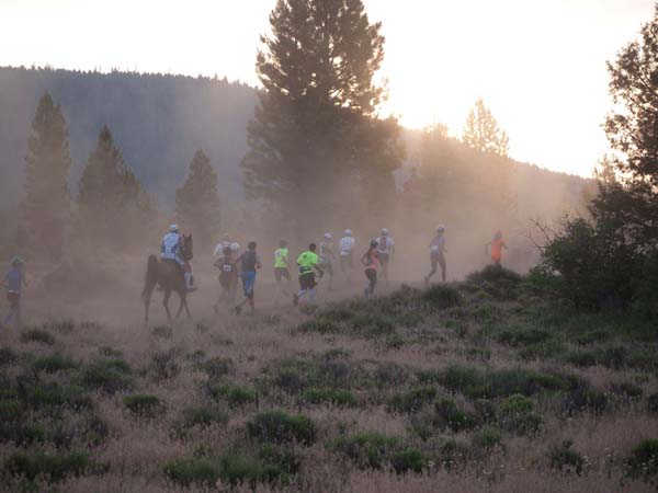 Ride and Tie Runners at Start of Race