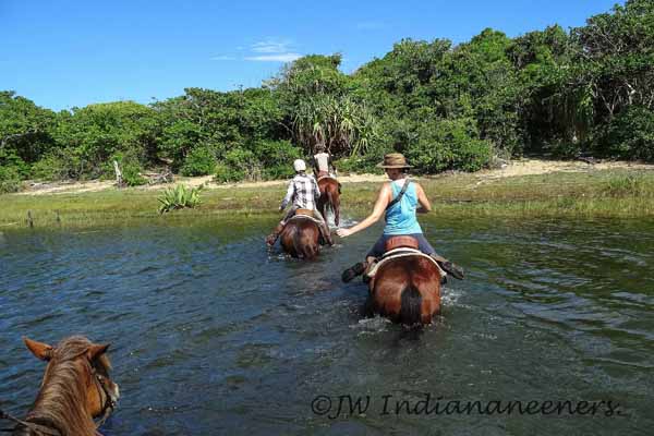 horseback-riding-in-the-ocean-madagascar