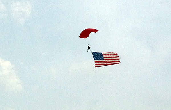 Sky divers at WEG