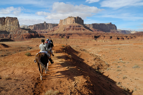 utah horseback riding canyonlands